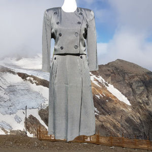 Cigna Yero 2 PC. Skirt Suit Set Size 4 Pockets Pinstripe Vintage Long Sleeve